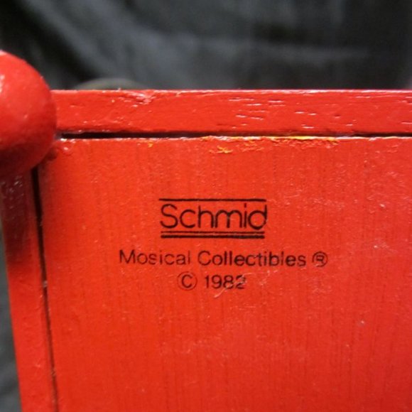 VINTAGE 1982 SCHMID COLLECTIBLE HANDCRAFTED WOODEN FIREPUMPER MUSIC BOX - Picture 7 of 8
